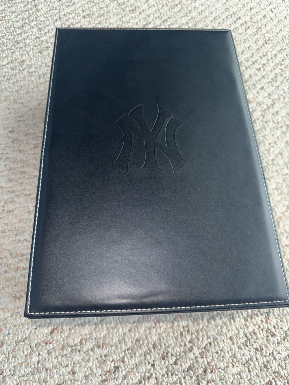 MLB New York Yankee Yankees  Wine Handle Box Faux Leather Season Ticket Rare